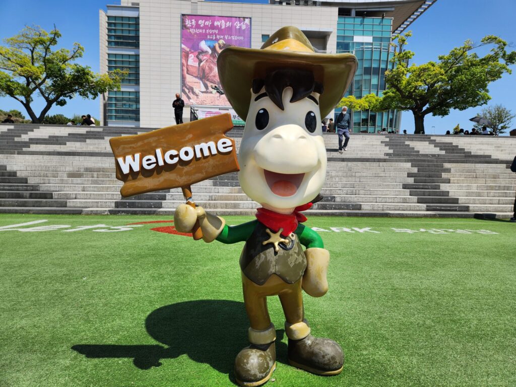 렛츠런파크 부산경남경마장 본장 마돌이 scaled 1