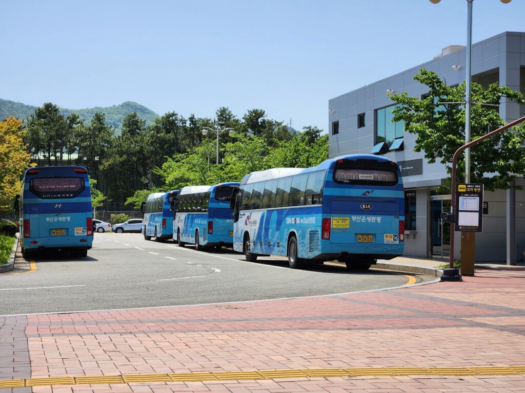 렛츠런파크 부산경남경마장 본장 출구 버스 정류장 scaled 1