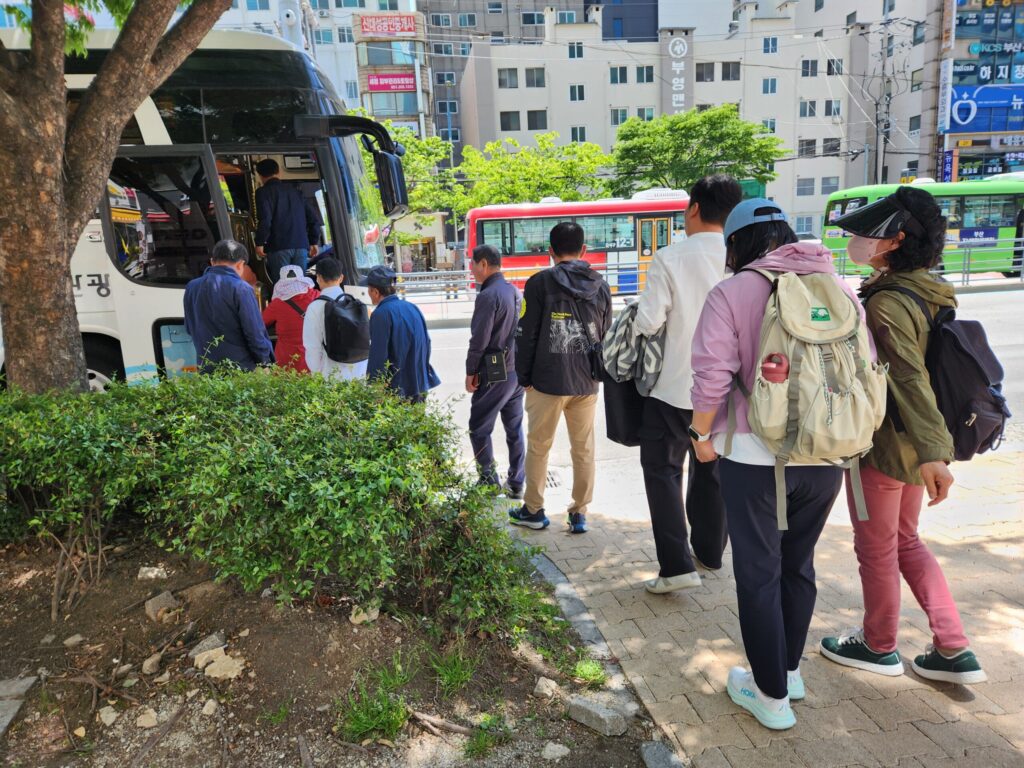 렛츠런파크 부산경남경마장 본장 하단 출발버스 정류소 scaled 1